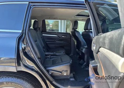 2017 Toyota Highlander Xle z USA, uszkodzony, nr VIN 5TDKZRFH9HS188963